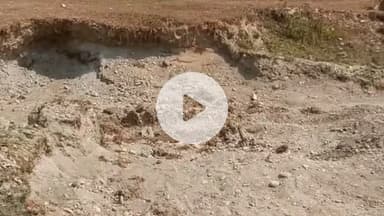 খড়িবাড়ি: খড়িবাড়িতে নদী থেকে বালি-পাথর চুরি, অভিযান চালিয়ে একটি ট্রাক্টর আটক করলো পুলিশ