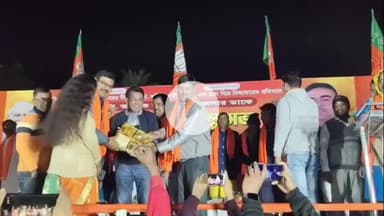 সুতাহাটা: সুতাহাটা হোড়খালিতে বিজেপি পরিবর্তন সভা।সেই সভায় উপস্থিত বিজেপি নেতা রুদ্রনীল ঘোষ,প্রক্তন সাংসদ দিব্যেন্দু অধিকারী