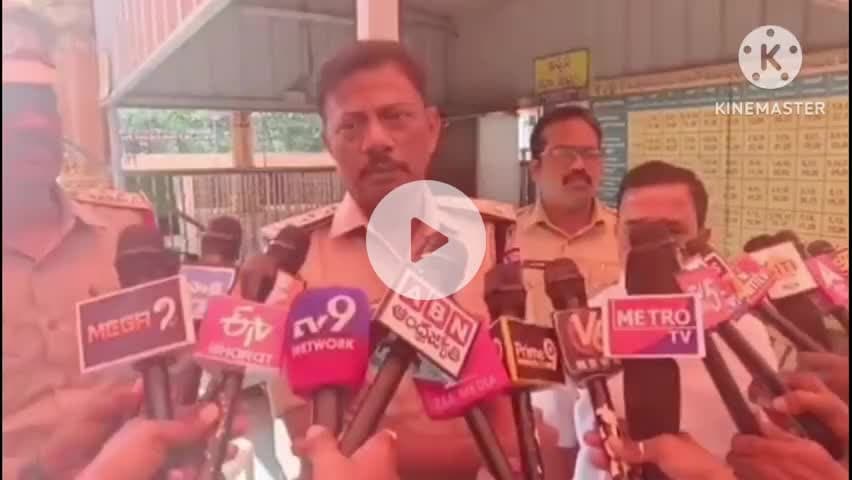 శామీర్పేట: సర్దార్ పటేల్ నగర్ లోని ఆలయంలో చోరీ దర్యాప్తుల చేపట్టిన ఏసిపి రవి కిరణ్