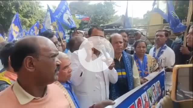 इंदौर में दूषित पानी से मृत व्यक्तियो के परिजनों को न्याय बहुजन समाज पार्टी उतरी सड़को पर #bsp #damoh #komalahirwar
