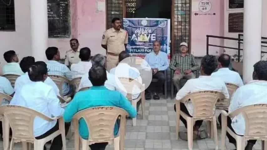 పిట్లం: పిట్లం మండల పరిషత్ కార్యాలయంలో అరైవ్ - అలైవ్ కార్యక్రమం, రోడ్డు భద్రత ప్రతి ఒక్కరి బాధ్యత : బాన్సువాడ రూరల్ సీఐ తిరుపయ్య