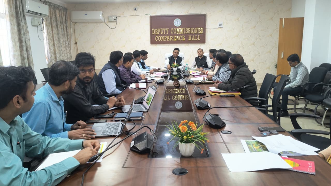 टोंटो: पश्चिमी सिंहभूम जिला समाहरणालय स्थित सभागार में जिला दंडाधिकारी -सह- उपायुक्त श्री चंदन कुमार की अध्यक्षता में जिला अंतर्गत कृषि/पशुपालन/मत्स्य/सहकारिता/भूमि संरक्षण/गव्य विकास प्रक्षेत्र के विविध पहलुओं को सशक्त बनाते हुए ग्रामीण स्तर पर उपरोक्त...