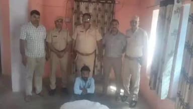 #Dausa #सिकराय: अवैध मादक पदार्थ के खिलाफ सिकंदरा पुलिस की बड़ी कार्रवाई
गीजगढ़ में खेत में पशुचारे की आड़ में बो रखे गांजे के पौधे पकड़े, सिकंदरा SHO महावीर सिंह के नेतृत्व में पुलिस टीम ने की कार्रवाई...