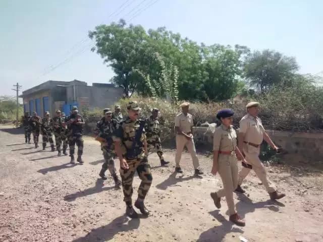 #Balotra: आगामी #लोकसभाचुनाव2024 के मद्देनजर पुलिस थाना #बालोतरा वि.स. क्षेत्र #पचपदरा में CAPF कम्पनी मय #पुलिस जाब्ता के #फ्लैग #मार्च किया गया।
@Kundan_IPS
@Igp_Jodhpur