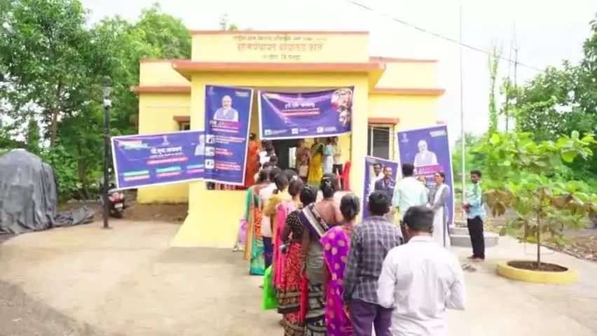 पी.एम जनमन अभियान अंतर्गत प्रकल्प कार्यालय जव्हार च्या कार्यक्षेत्र विविध ठिकाणी शिबिरांचे आयोजन