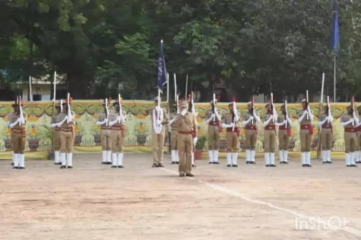 #21अक्टूबर
#पुलिस_स्मृति_दिवस
सबकी सेवा व सबकी सुरक्षा के ध्येय के साथ कर्तव्य के पथ पर अपने प्राणों की आहुति देने वाले पुलिस शहीदों को शत् शत् नमन।