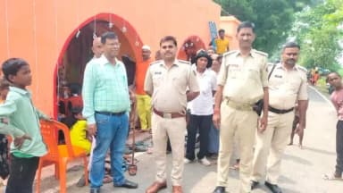 #दुर्गापूजा पर्व के अवसर पर कैमूर जिला के नुआंव थानांतर्गत मां दुर्गा पंडाल का निरीक्षण कर पंडाल समिति सदस्यों को उचित दिशा निर्देश दिए गए l
.
@biharpolice
