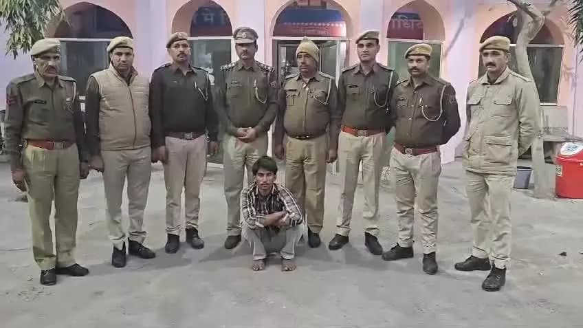 #पुलिस_थाना_कोतवाली की कार्यवाही।
मोबाईल विवाद को लेकर युवक की हत्या का मुख्य आरोपी राहुल मीना महज 36 घण्टे में गिरफ्तार एवं बाल अपचारी को किया निरुद्ध।
@DausaPolice
#Dausa
@IgpJaipur