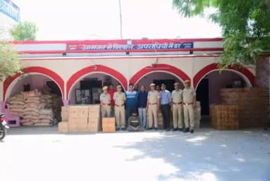 जिला कोटा ग्रामीण पुलिस की #अवैध_शराब के खिलाफ #निरंतर_कार्यवाही जारी
थाना मोड़क ने #अवैध_अंग्रेजी_शराब की 241 पेटी जप्त करते हुए, 01 तस्कर को #गिरफ्तार करने में सफलता हासिल की