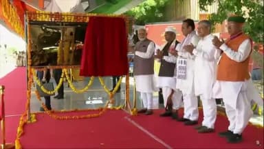प्रधानमंत्री श्री नरेंद्र मोदी ने #AmritBharatStationScheme के तहत पुनर्विकसित देशनोक स्टेशन का उद्घाटन किया और बीकानेर-मुंबई एक्सप्रेस ट्रेन को हरी झंडी दिखाई। देखें राजस्थान के लिए इस गौरवशाली अवसर की झलकियाँ 📽️