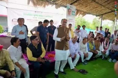 माननीय केंद्रीय कृषि मंत्री ने भाऊखेड़ी में किसान चौपाल के माध्यम से किसानों से संवाद कर सुझाव साझा किए।
#ViksitKrishi