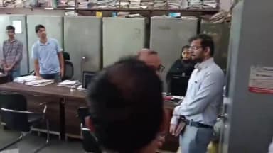 उपायुक्त डाॅ. विवेक भारती ने विभिन्न कार्यालयों का औचक निरीक्षण कर साफ-सफाई व्यवस्था को सुदृढ़ रखने के दिए निर्देश