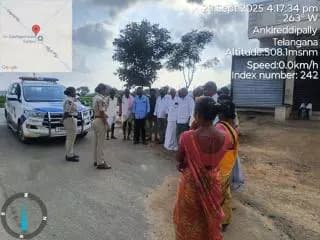 రాయపోల్ ఎస్ఐ మానస, గ్రామ వీపీఓ తో కలసి అంకిరెడ్డిపల్లి గ్రామాన్ని సందర్శించి రాబోవు స్థానిక సంస్థల ఎన్నికల గురించి, సైబర్ నేరాల గురించి, సీసీ కెమెరాలు గురించి అవగాహన కల్పించారు.