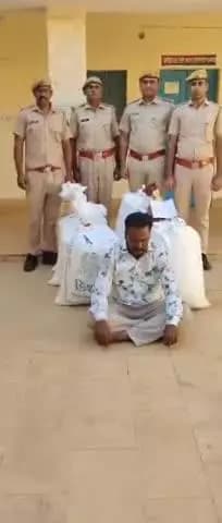 जिला पुलिस अधीक्षक जैसलमेर अभिषेक शिवहरे के निर्देशन में, जिला पुलिस की मादक पदार्थ तस्करों के खिलाफ बड़ी कार्यवाही, पुलिस थाना रामगढ़ द्वारा अवैध मादक पदार्थ 97 किलो 860 ग्राम डोडा पोस्त व 260 ग्राम अफीम का दूध जब्त कर मुल्जिम को किया गिरफ्त