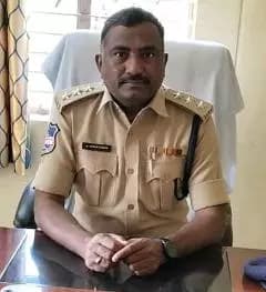 స్వీయ క్రమశిక్షణతో ట్రాఫిక్ రద్దీ తగ్గించి – పండుగను సంతోషంగా జరుపుకుందాం పండుగ సందర్భంగా ప్రతి ఒక్కరూ ట్రాఫిక్ నిబంధనలు రోడ్డు నిబంధనలు పోలీస్ వారి సలహాలు సూచనలు పాటించాలి, సిద్దిపేట ట్రాఫిక్ ఏసిపి సుమన్ కుమార్.