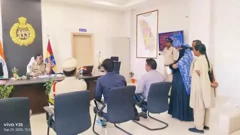 పోలీస్ ప్రజావాణి కార్యక్రమంలో ఫిర్యాదుదారుల నుండి ఫిర్యాదులు స్వీకరిస్తున్న ఎస్పి