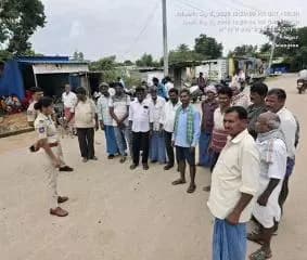 రాయపోల్ ఎస్ఐ మానస, గ్రామ విపిఓతో కలిసి అనాజీపూర్ గ్రామాన్ని సందర్శించి గ్రామ ప్రజలకు యువకులకు రాబోవు స్థానిక సంస్థల ఎన్నికలు, సైబర్ నేరాలు, సామాజిక రుగ్మతలు, గంజాయి డ్రగ్స్ ఇతర మత్తుపదార్థాల గురించి అవగాహన కల్పించారు.