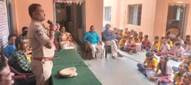 మర్పడగా జిల్లా పరిషత్ హై స్కూల్ విద్యార్థినీ విద్యార్థులకు మహిళల రక్షణకు ఉన్న చట్టాలు సైబర్ నేరాలు, గుడ్ టచ్ బాడ్ టచ్, గంజాయి ఇతర మత్తు పదార్థాలు , సీసీ కెమెరాలు, సైబర్ నేరాలు గురించి, అవగాహన కల్పించిన త్రీ టౌన్ ఇన్స్పెక్టర్ విద్యాసాగర్