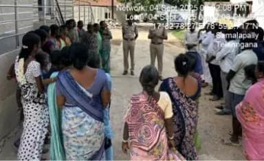 బేగంపేట ఎస్ఐ మహిపాల్ రెడ్డి, గ్రామ విపిఓ తో కలిసి సామలపల్లి గ్రామాన్ని సందర్శించి గ్రామస్తులకు రాబోవు స్థానిక సంస్థల ఎన్నికల గురించి సైబర్ నేరాల గురించి గంజాయి డ్రగ్స్ ఇతర మత్తుపదార్థాల గురించి అవగాహన కల్పించారు.