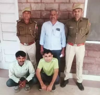 पुलिस थाना विवेक विहार की बड़ी कार्यवाही।
एनडीपीएस एक्ट में वांछित 02 मुल्जिमान ओमप्रकाश उर्फ ओमाराम व दूदाराम गिरफ्तार ।
वांछित आरोपी दुदाराम को 400 किमी तक पिछा कर किया गिरफ्तार।
03 साल से चल रहे थे फरार।