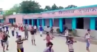 ‘बॉर्डर’ के गाने पर डांस करते दिखे सिवान के क्वारंटीन सेंटर के लोग, यूपी के पुलिस अफसर ने शेयर किया वीडियो #क्वारंटीन