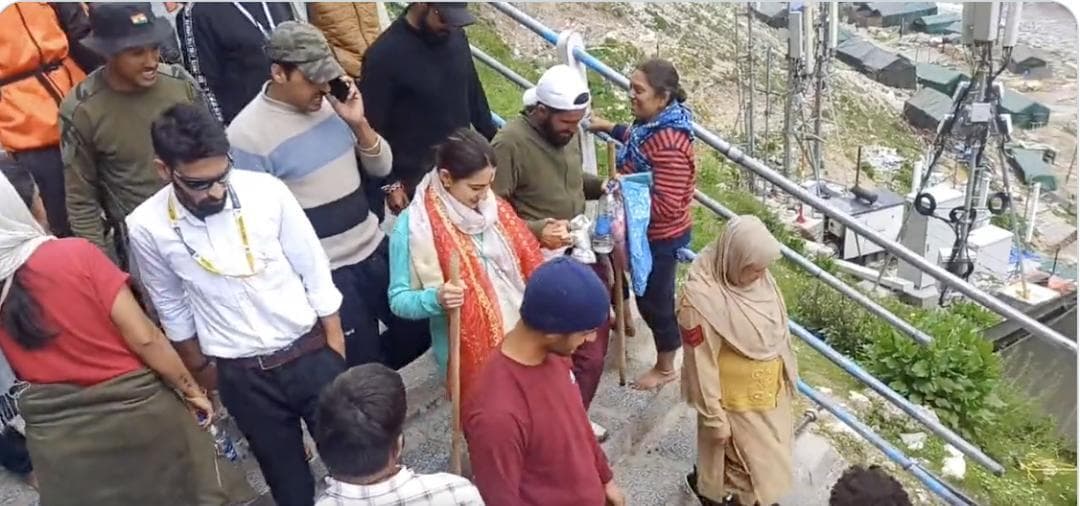 अभिनेत्री सारा अली खान ने की अमरनाथ की यात्रा #सारा_अली #अमरनाथ