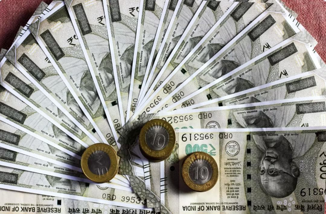 अमेरिकी डॉलर के मुकाबले टूटकर रिकॉर्ड निचले स्तर ₹83.43 पर पहुंचा भारतीय रुपया #अर्थव्यवस्था #डॉलर