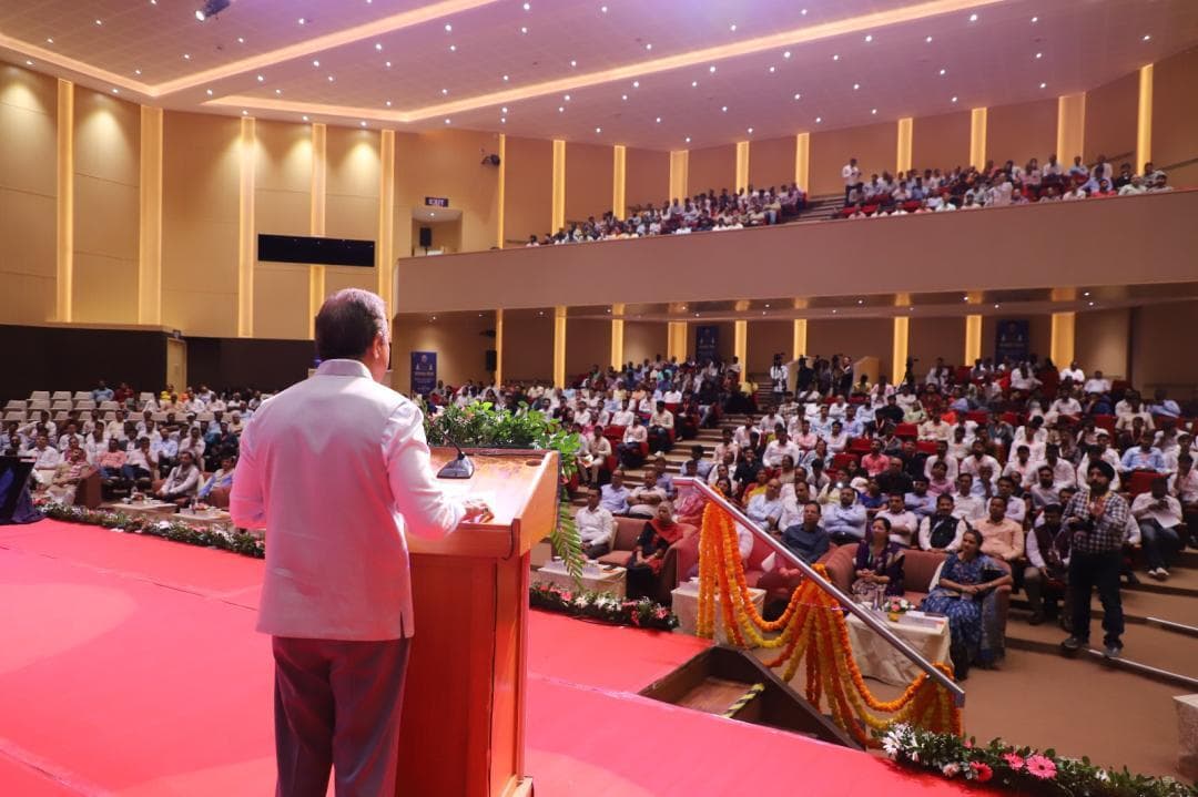 “रोजगार मेला 2026, लखनऊ — रोजगार के अवसर एवं नियुक्ति-पत्र वितरण।”